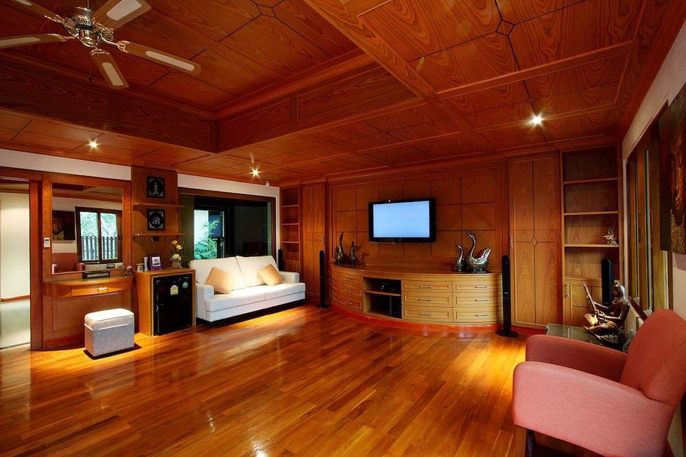Reuan Thai Villa Patong Exterior foto