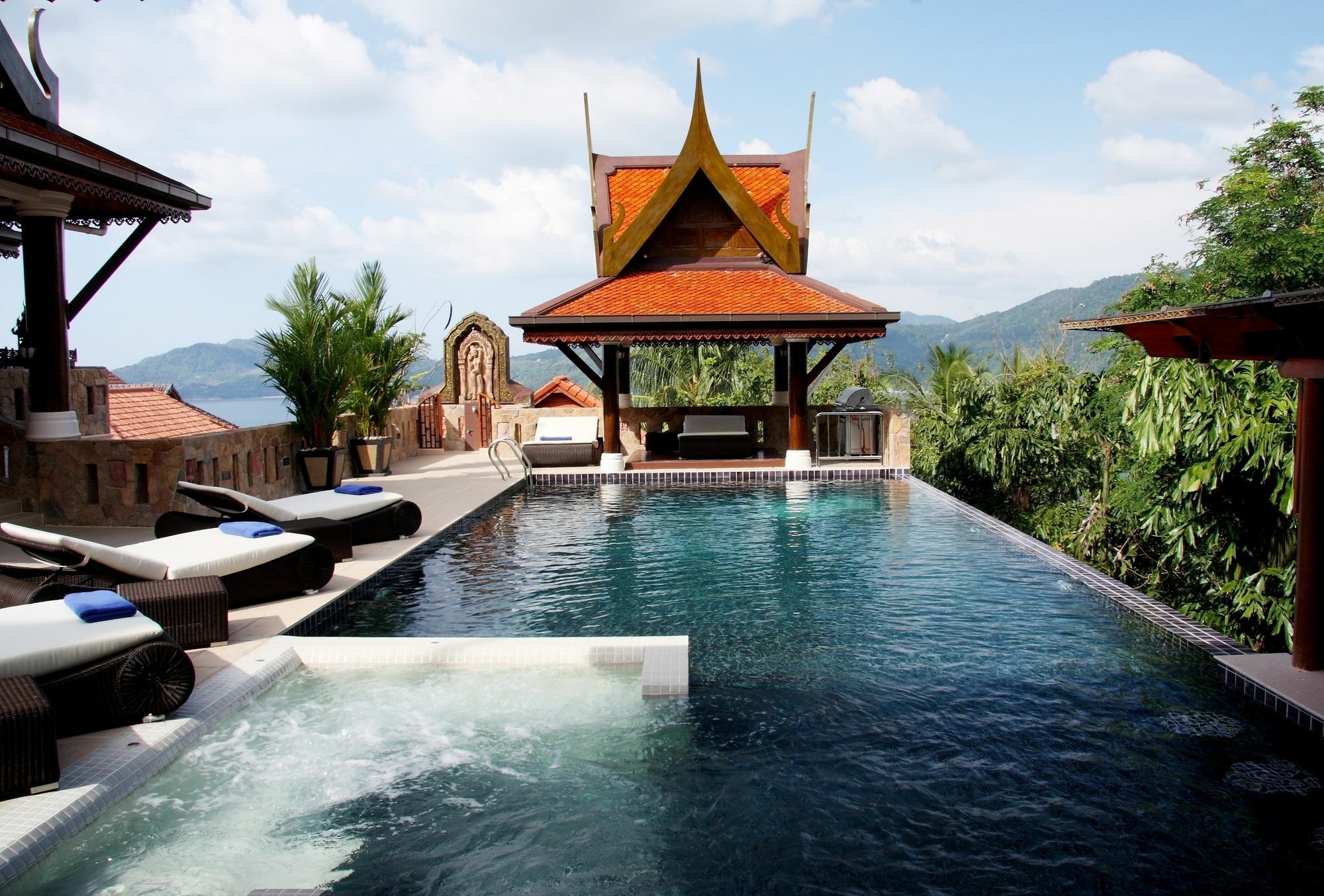 Reuan Thai Villa Patong Exterior foto